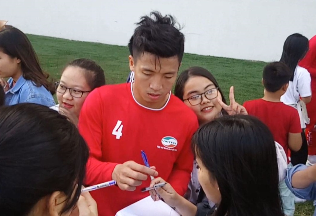 Bui Tien Dung, Que Ngoc Hai moi tay ky tang CDV Da Nang hinh anh