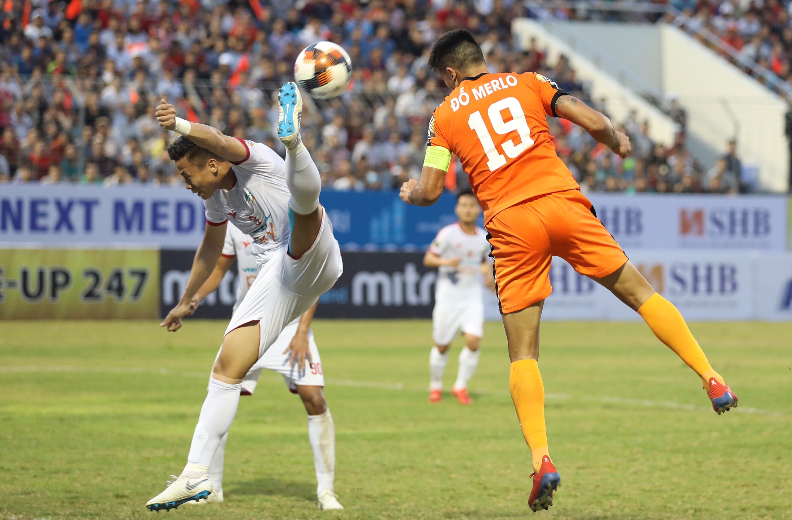 Quế Ngọc Hải bị đuổi khỏi sân, HLV Viettel nói gì? ảnh 1 Que Ngoc Hai bi duoi khoi san, HLV Viettel noi gi? anh 1