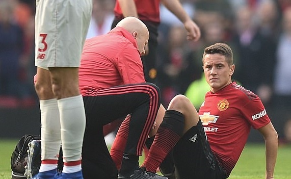 MU phai dung het quyen thay nguoi ngay trong hiep 1 hinh anh