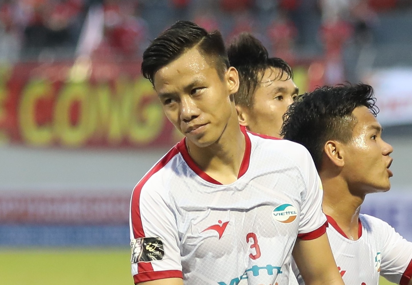 CDV bao ve Que Ngoc Hai sau tam the do o tran gap CLB Da Nang hinh anh