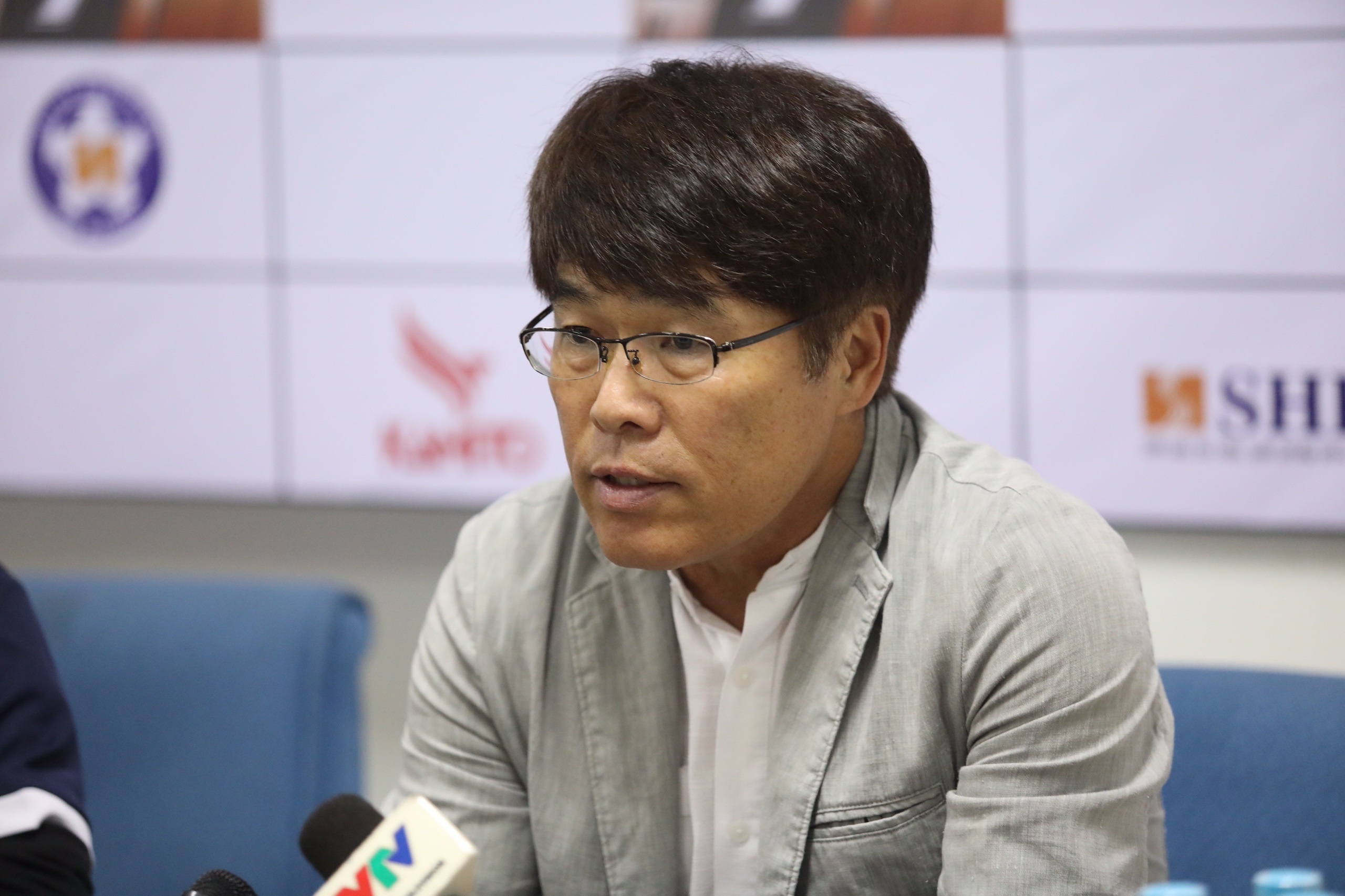 HLV Viettel noi gi khi Que Ngoc Hai bi truat quyen thi dau? hinh anh