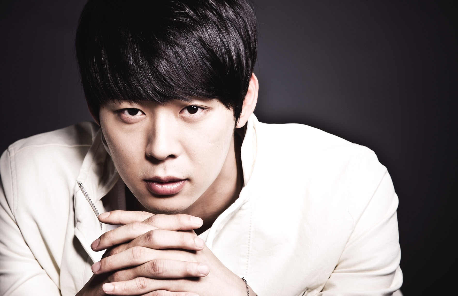 Yoo Chun (JYJ) tro lai Kpop sau scandal cao buoc hiep dam hinh anh
