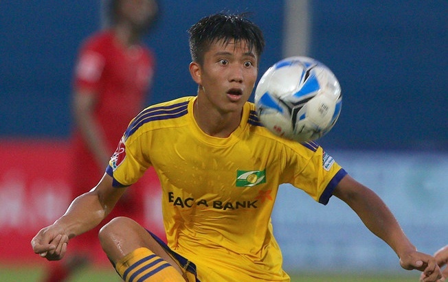 Phan Van Duc chan thuong, SLNA gap kho truoc Quang Ninh hinh anh