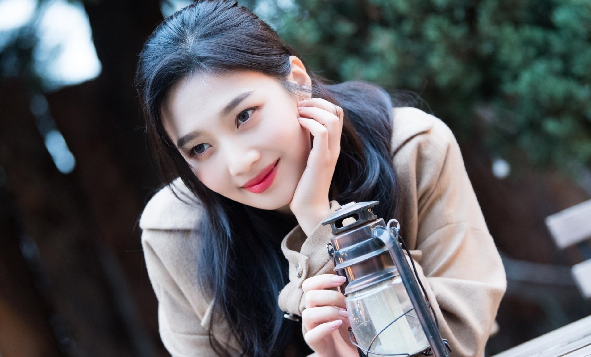 10 idol Kpop xuat than tu ngoi truong dinh be boi tan cong tinh duc anh 8