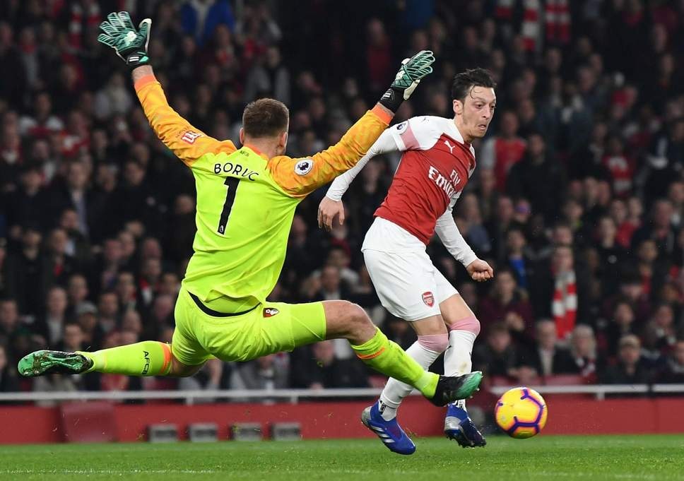 Oezil thăng hoa giúp Arsenal xây chắc vị trí thứ 4 ảnh 1 Oezil thang hoa giup Arsenal xay chac vi tri thu 4 anh 1