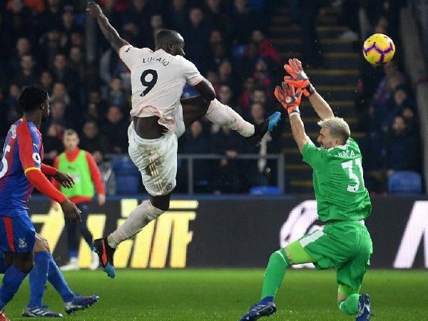 Berbatov khen đường chuyền của Lukaku đẳng cấp như Xavi, Iniesta ảnh 1 Berbatov khen duong chuyen cua Lukaku dang cap nhu Xavi, Iniesta anh 1