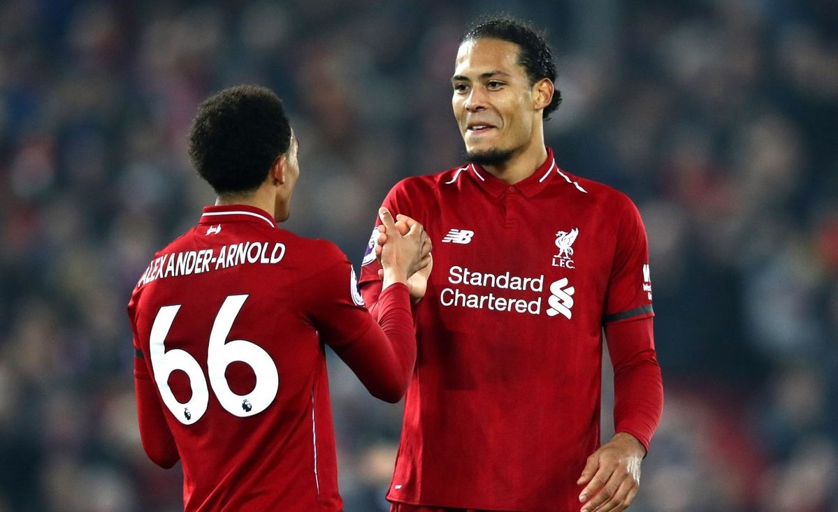 Huyen thoai MU khuyen Liverpool buong Champions League hinh anh