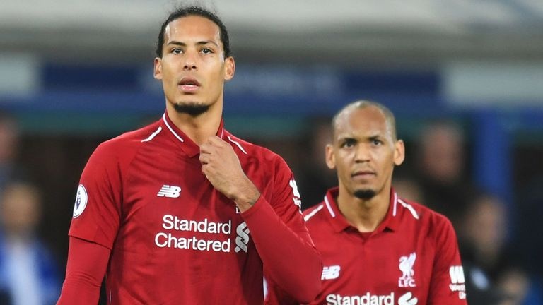 Huyen thoai MU khuyen Liverpool buong Champions League anh 1