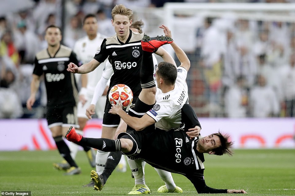 Cham diem Real Madrid 1-4 Ajax: That vong trai deu cac tuyen Real anh 9