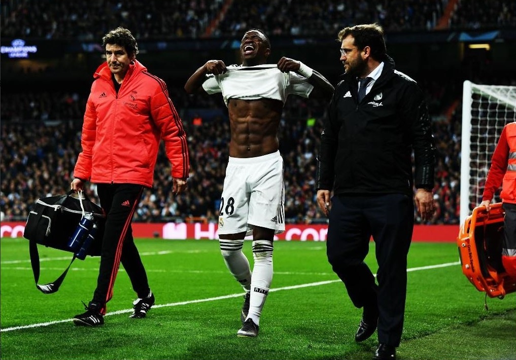 Cầu thủ Real Madrid òa khóc trên sân ảnh 2 Cau thu Real Madrid oa khoc tren san anh 2