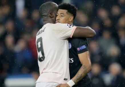 Romelu Lukaku an ui cau thu mang ve qua penalty cho MU hinh anh