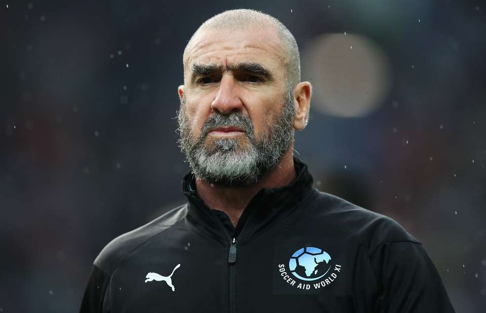 Cantona tranh cãi nảy lửa cùng bố Neymar ở trận PSG – MU ảnh 1 Cantona tranh cai nay lua cung bo Neymar o tran PSG – MU anh 1