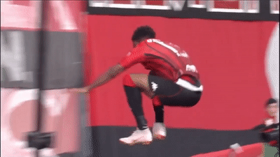 Dong doi Chanathip chan thuong vi an mung ban thang hinh anh