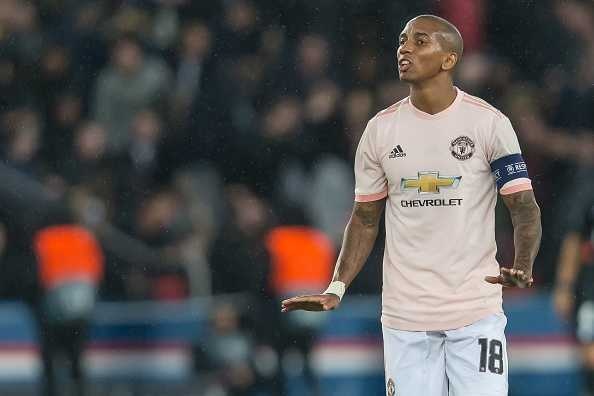 Ashley Young hứa tặng quà độc cho ‘thánh’ dự đoán trận PSG vs MU ảnh 1 Ashley Young hua tang qua doc cho ‘thanh’ du doan tran PSG vs MU anh 1