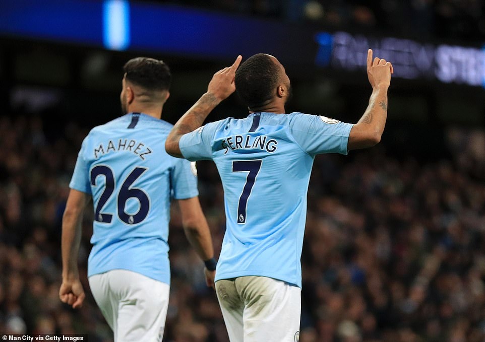 Sterling lap hat-trick giup Man City xay chac ngoi dau anh 1