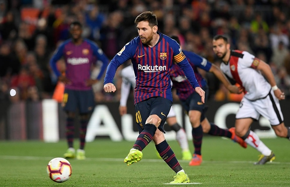 Messi va Suarez toa sang, Barca loi nguoc dong thuyet phuc hinh anh