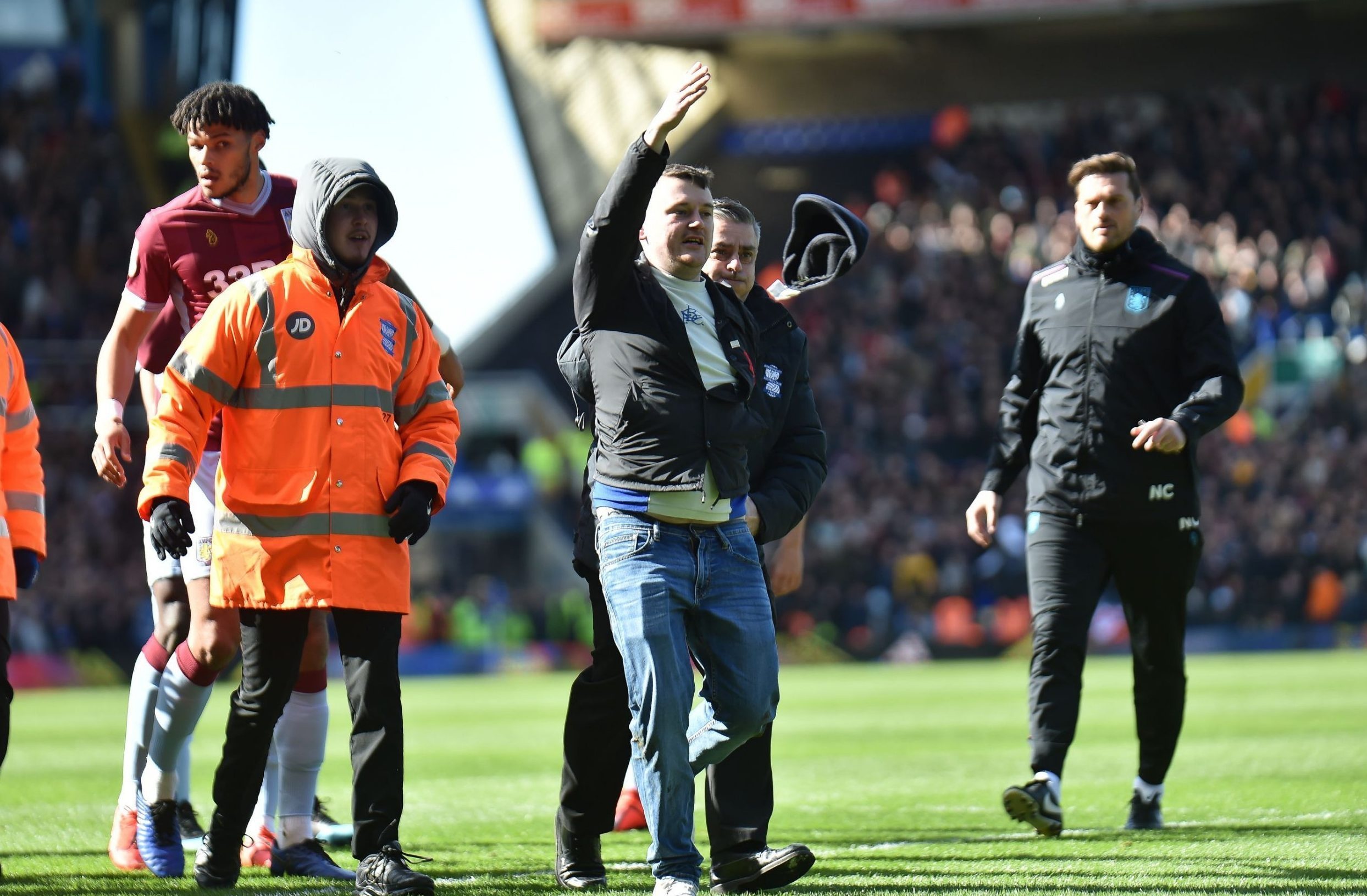 CĐV đánh cầu thủ Aston Villa sẽ bị trả giá đắt ảnh 1 CDV danh cau thu Aston Villa se bi tra gia dat anh 1