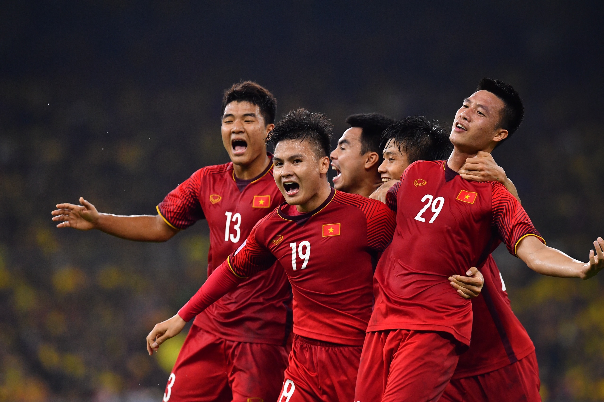 Doi hinh vo dich AFF Cup 2018 vao cau hoi 'Duong len dinh Olympia' hinh anh