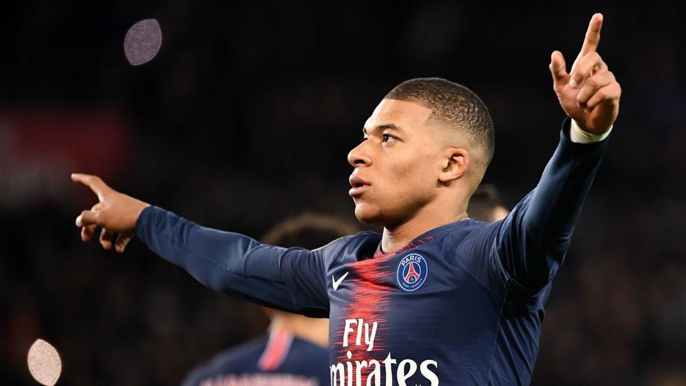 Jose Mourinho: ‘Mbappe dat gia hon Messi va Ronaldo’ hinh anh