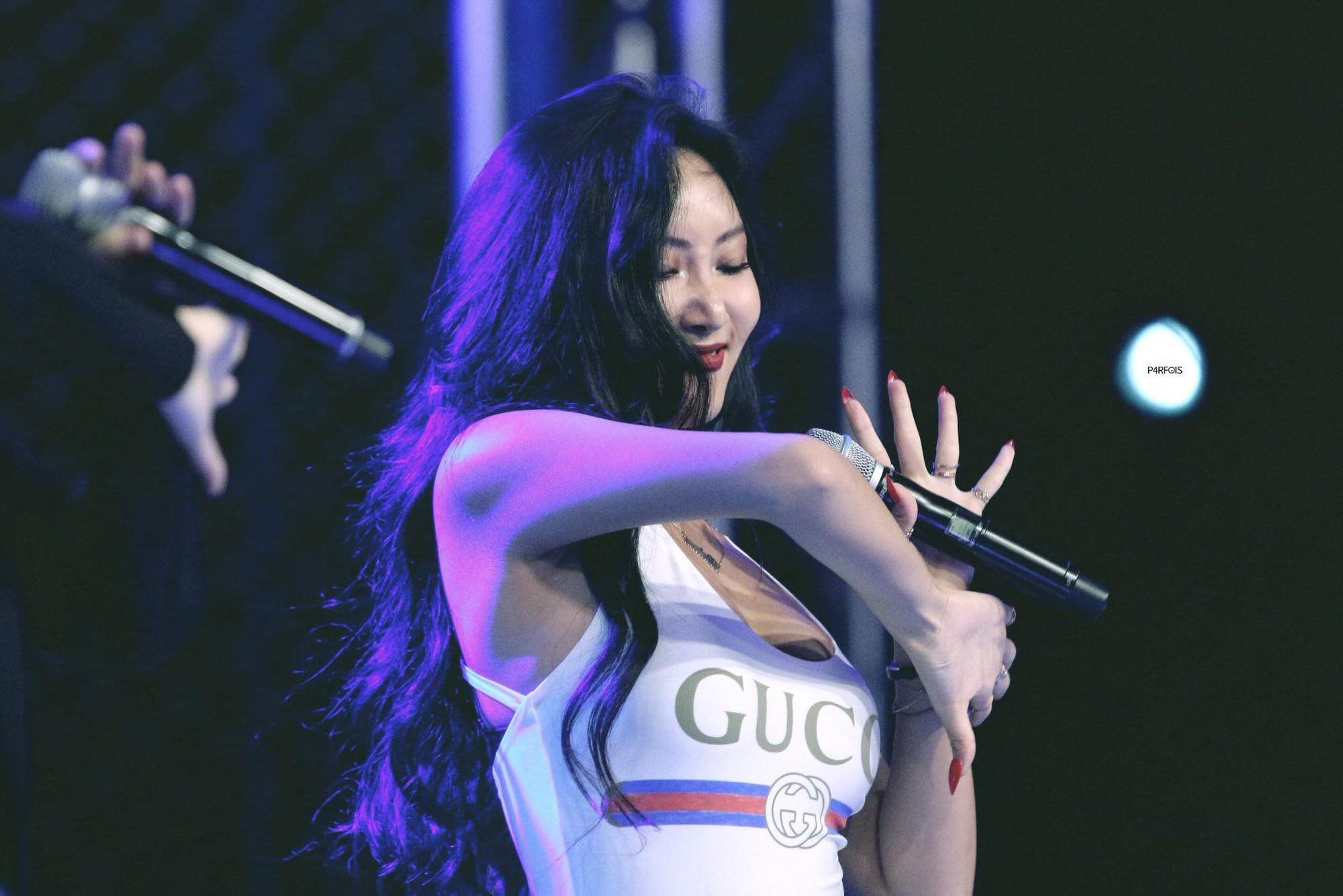 Sao Kpop va nhung man che chan giup dong nghiep thoat canh ho henh hinh anh