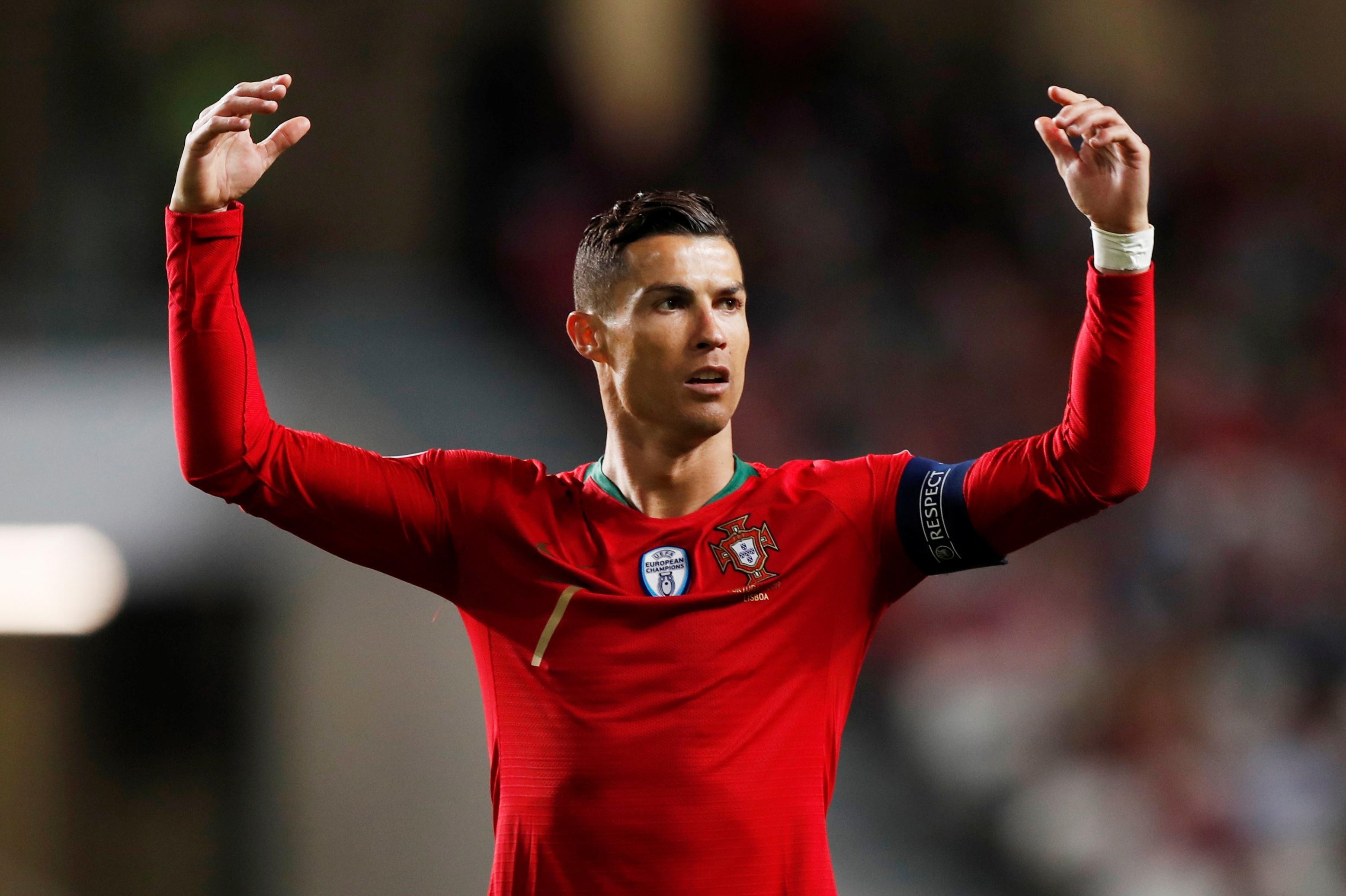 Ronaldo tran an CDV: ‘Toi se som tro lai san co’ hinh anh