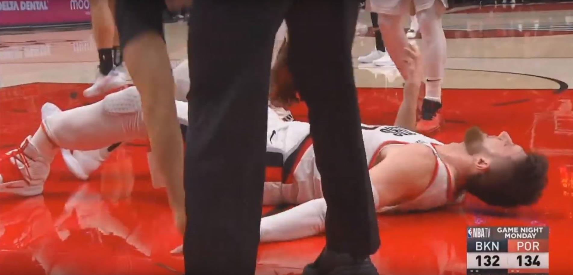 Cầu thủ bóng rổ gãy chân kinh hoàng ở giải NBA ảnh 1 Cau thu bong ro gay chan kinh hoang o giai NBA anh 1