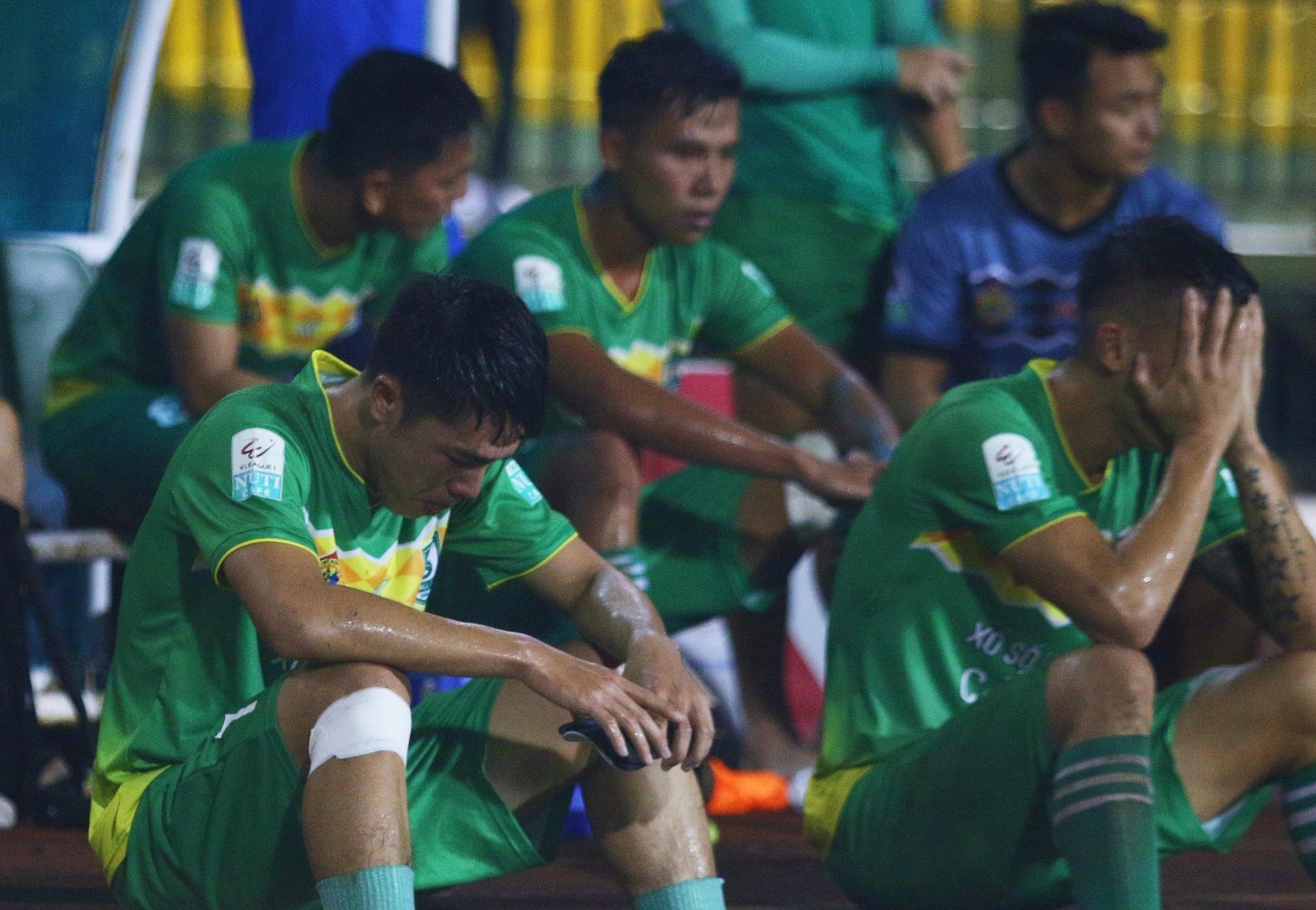 Cau thu tu da phan luoi, cho ban tay thep cua truong ban ky luat VFF hinh anh