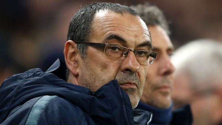 HLV Sarri tức giận khi bị CĐV Chelsea chỉ trích ảnh 2 HLV Sarri tuc gian khi bi CDV Chelsea chi trich anh 2