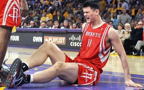 Yao Ming - huyen thoai bong ro chau A ruc sang nho chieu cao 2,29 m hinh anh