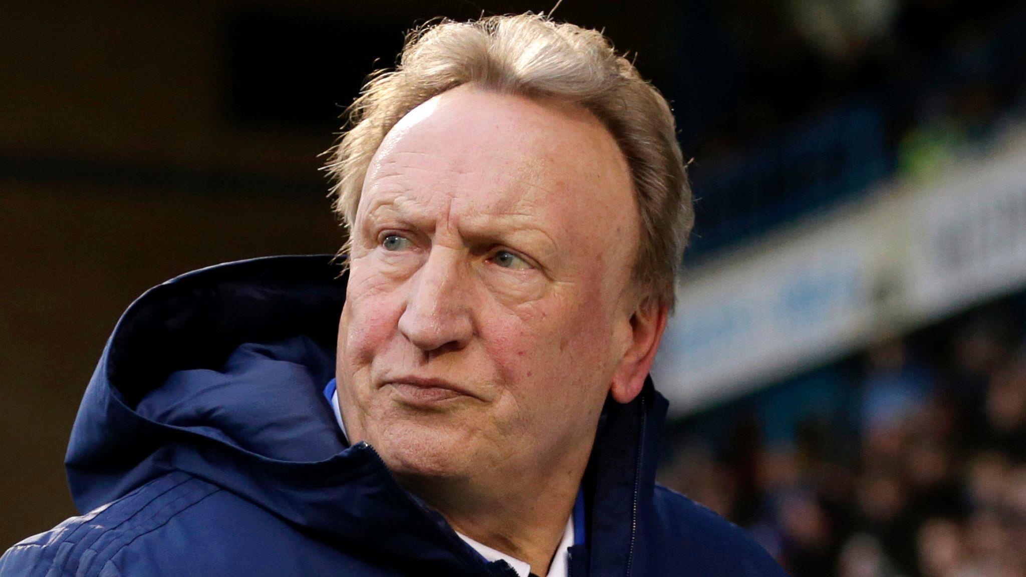 HLV Cardiff chê trọng tài Premier League tệ nhất thế giới ảnh 2 HLV Cardiff che trong tai Premier League te nhat the gioi anh 2