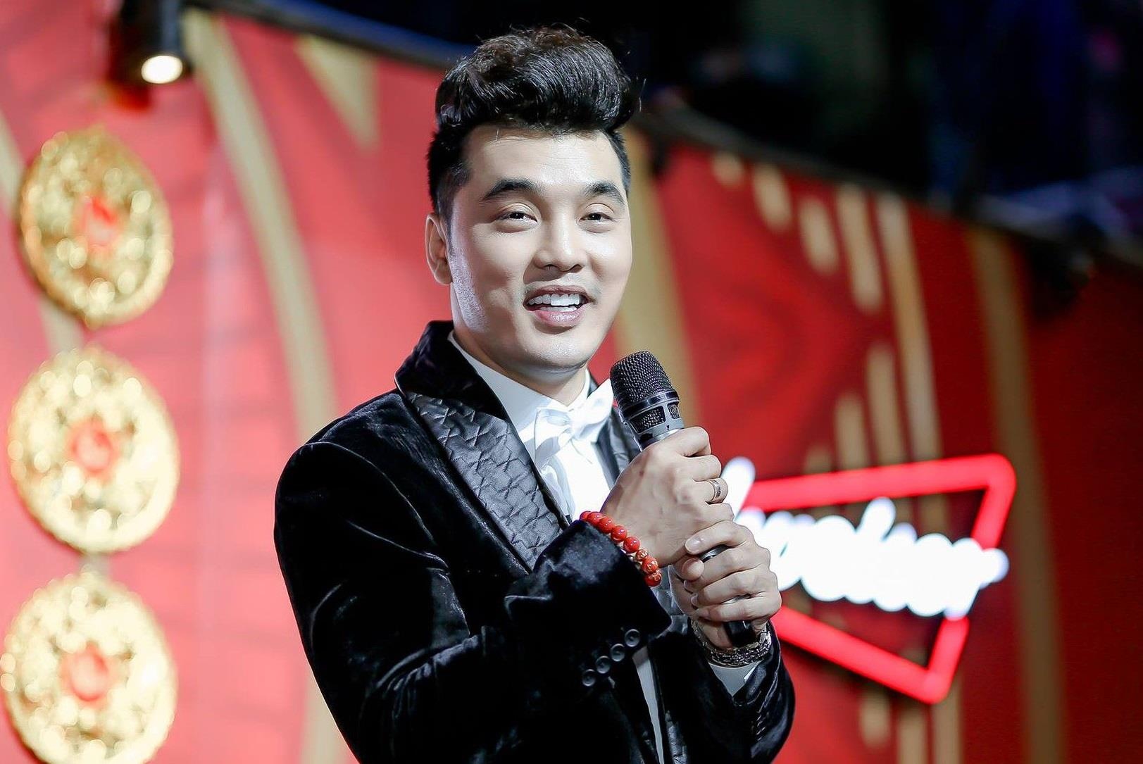 Dan Truong va Ung Hoang Phuc, ai cover 'Phia sau mot co gai' hay hon? hinh anh