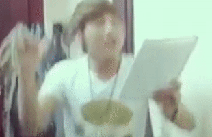 Son Tung tuoi 19 ngay tho, vo tu nhun nhay khi cover hit Kpop o nha hinh anh