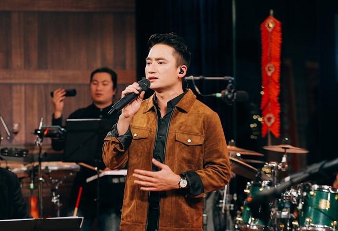 Nguoi Viet xa xu roi le khi nghe ca khuc buon nhat cua Phan Manh Quynh hinh anh