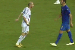 Nhin lai pha 'thiet dau cong' kinh dien cua Zidane o World Cup 2006 hinh anh