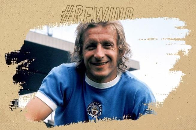 Cu giat got lich su day Man United xuong hang cach day 45 nam hinh anh