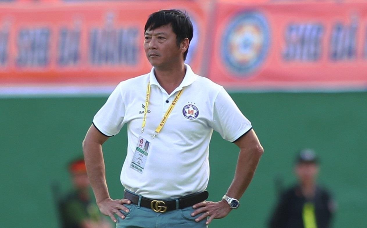 Duc Chinh gay that vong,  HLV Huynh Duc tinh dung so do khong tien dao anh 2