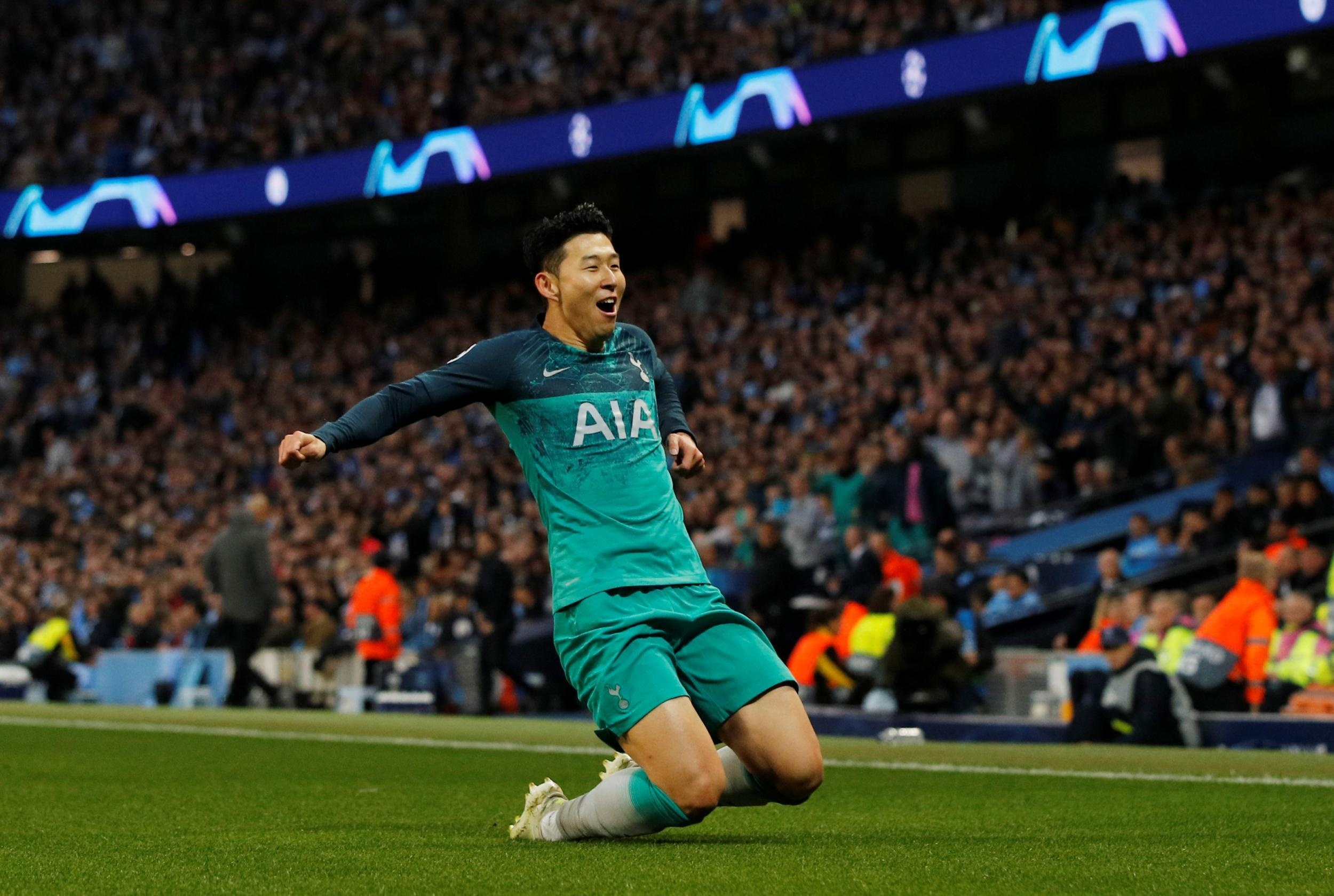 Giai VDQG Ha Lan doi lich de Ajax don toan luc dau Tottenham anh 2