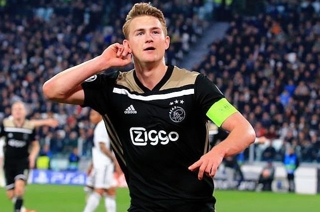 Giai vo dich quoc gia Ha Lan doi lich de Ajax don luc dau Tottenham hinh anh