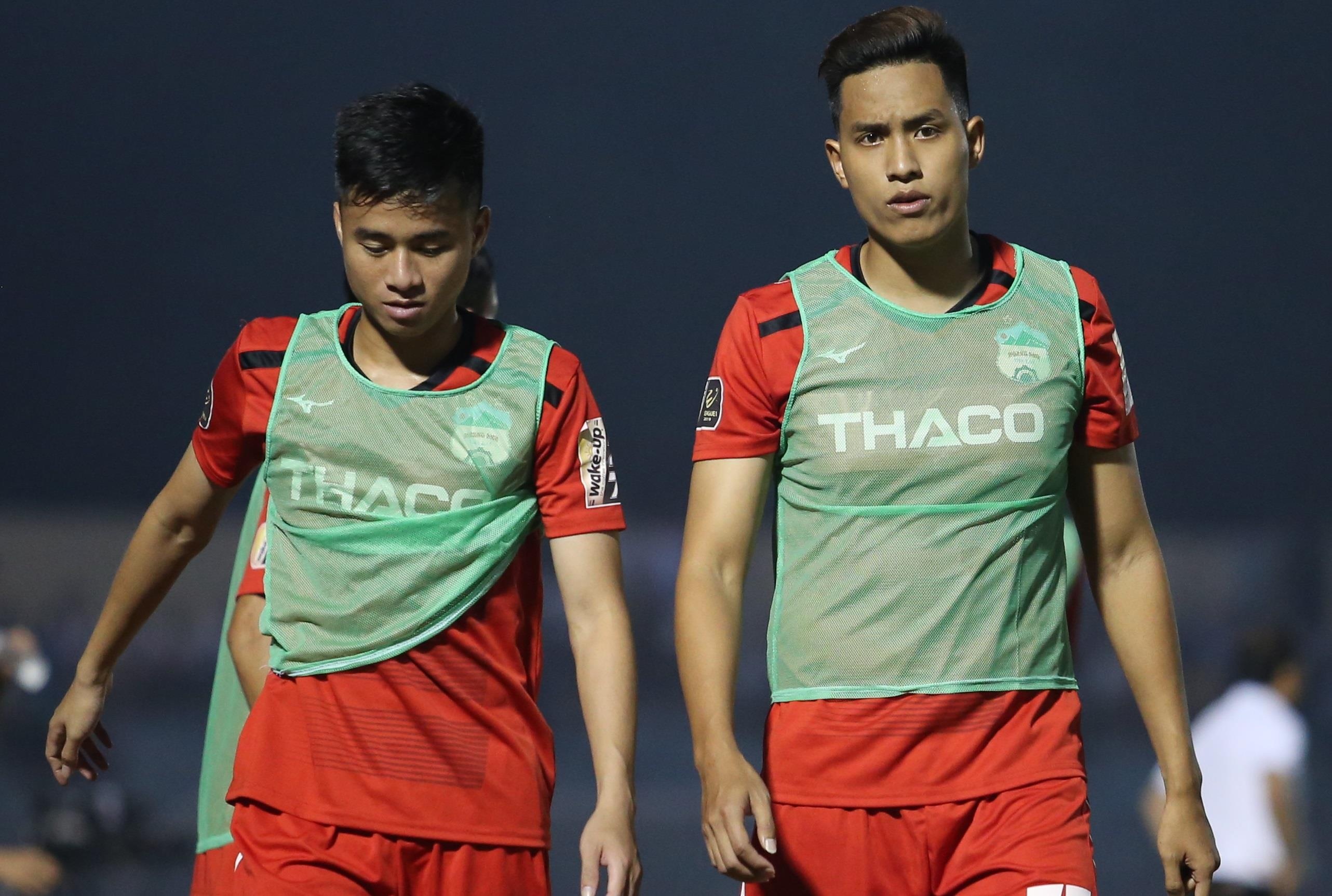 HLV HAGL keu goi CDV kien nhan sau tran thua dam truoc CLB Quang Nam hinh anh