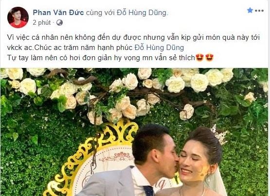 Phan Văn Đức tự tay gửi quà đặc biệt đến đám cưới Hùng Dũng ảnh 1 Phan Van Duc tu tay gui qua dac biet den dam cuoi Hung Dung anh 1