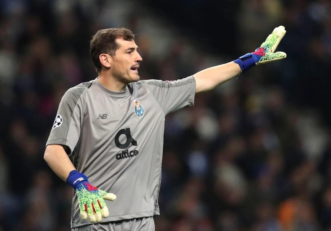 Thu mon Iker Casillas nhap vien khan cap vi con dau tim hinh anh