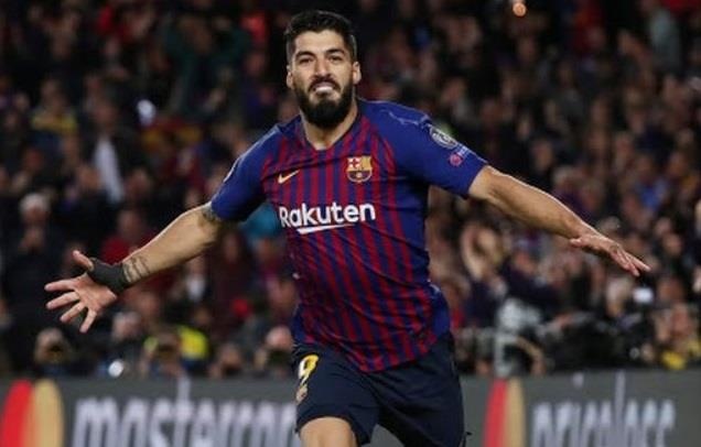 CDV Liverpool noi gian vi man an mung cuong nhiet cua Suarez hinh anh