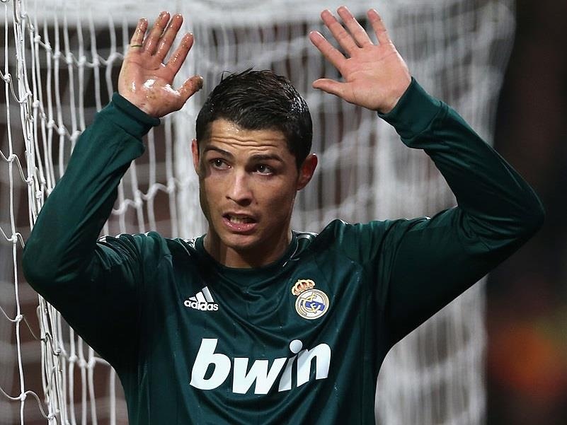 Ronaldo va nhung cau thu duom buon khi xe luoi doi bong cu hinh anh
