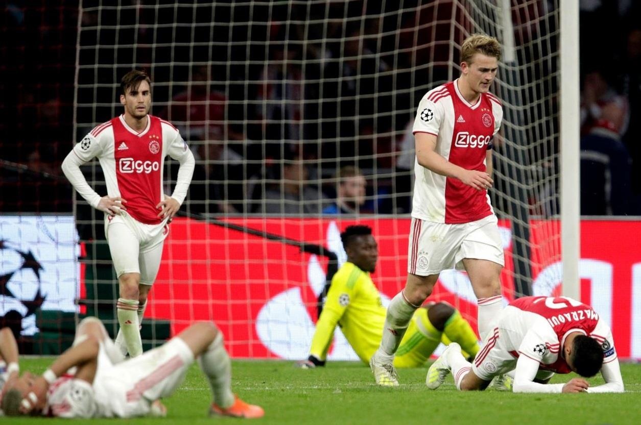 Tan binh Barcelona roi nuoc mat sau tran thua dau cua Ajax anh 5