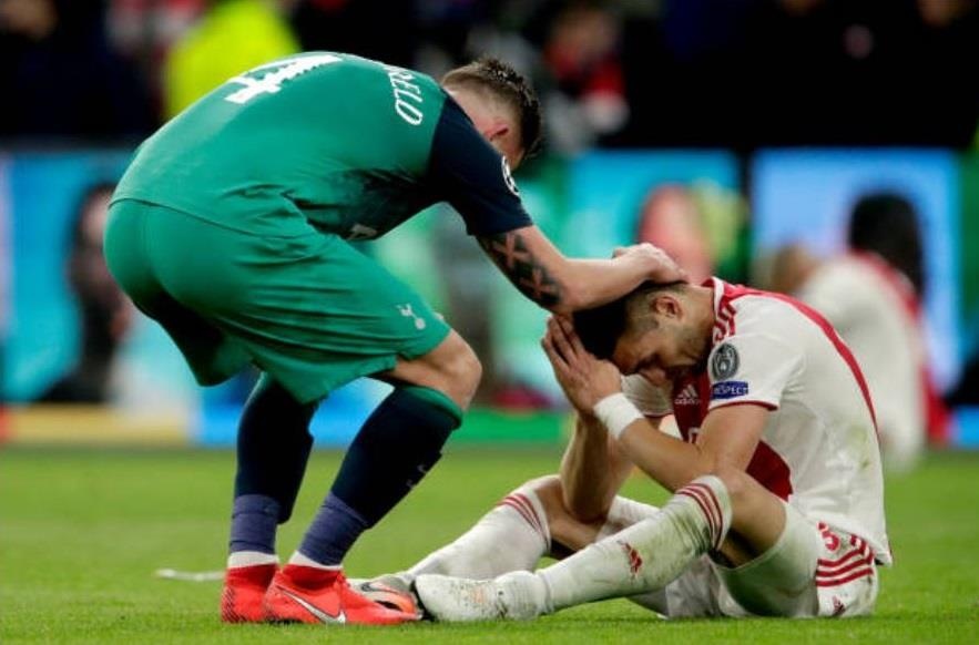 Tan binh Barcelona roi nuoc mat sau tran thua dau cua Ajax anh 4