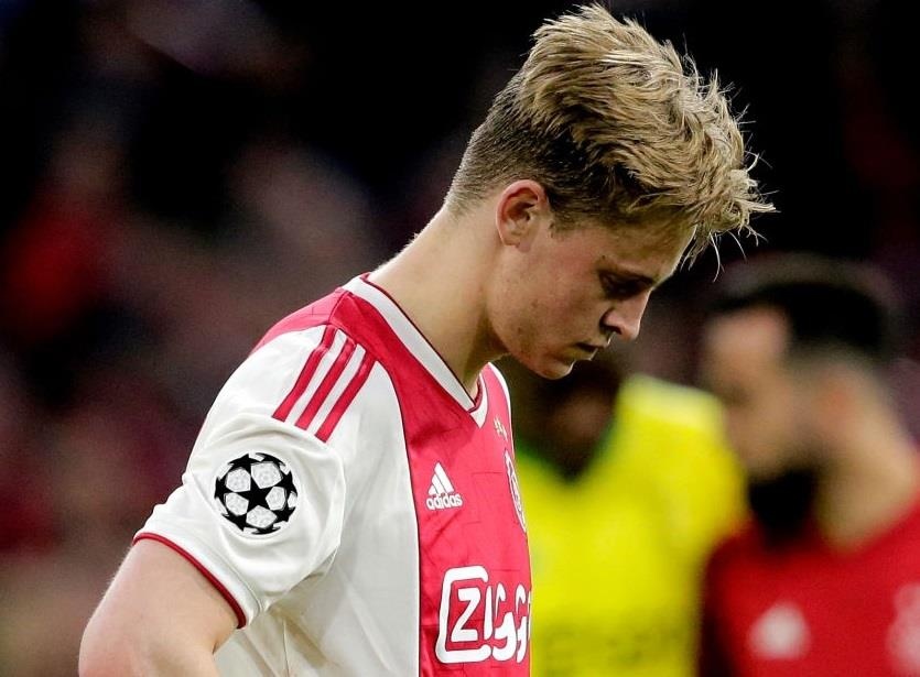 Tan binh Barcelona roi nuoc mat sau tran thua dau cua Ajax hinh anh