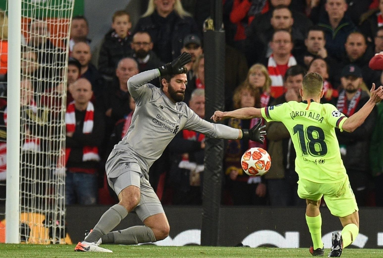 Messi dan dau doi hinh tieu bieu anh 1