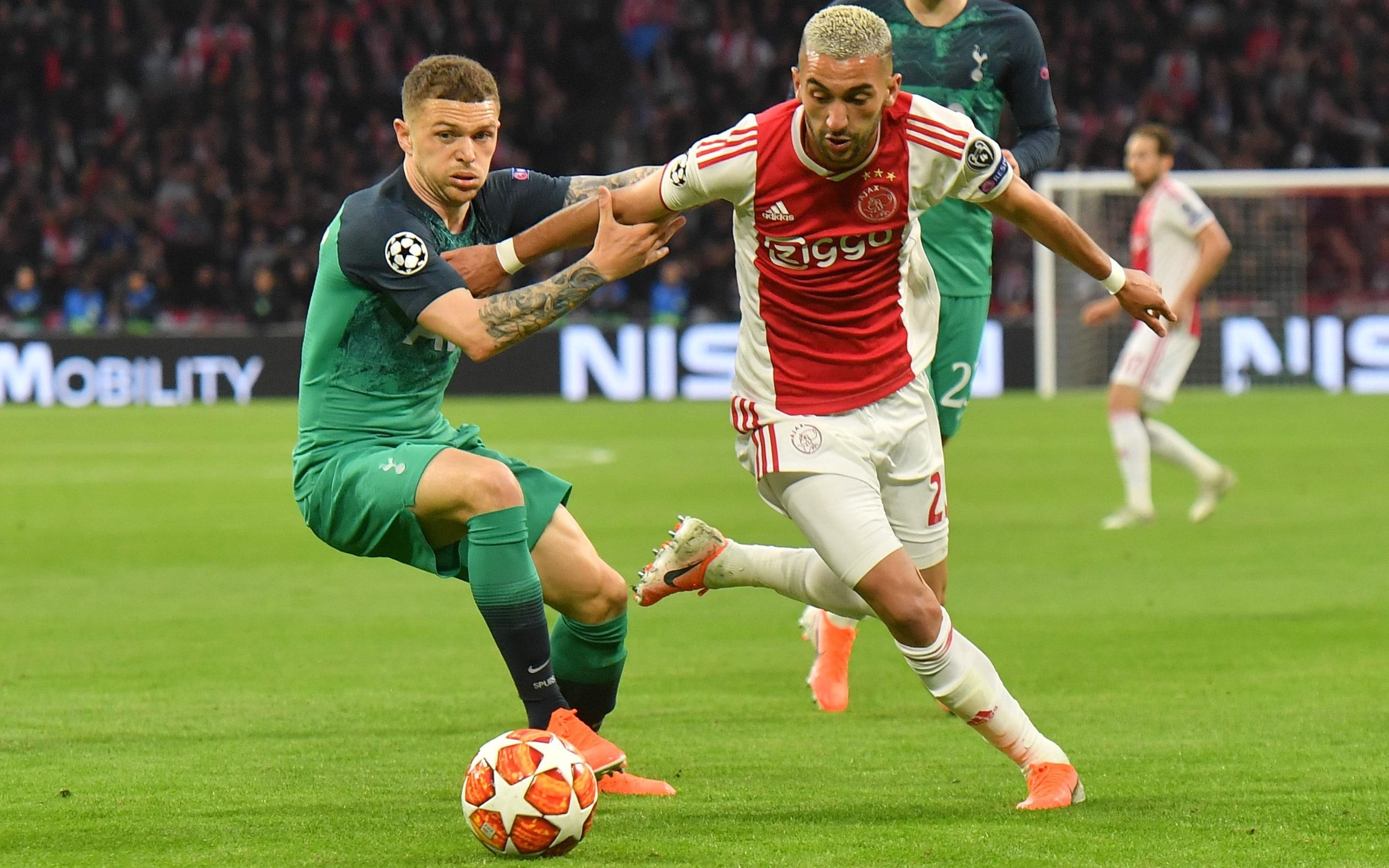 Messi dan dau doi hinh tieu bieu anh 2