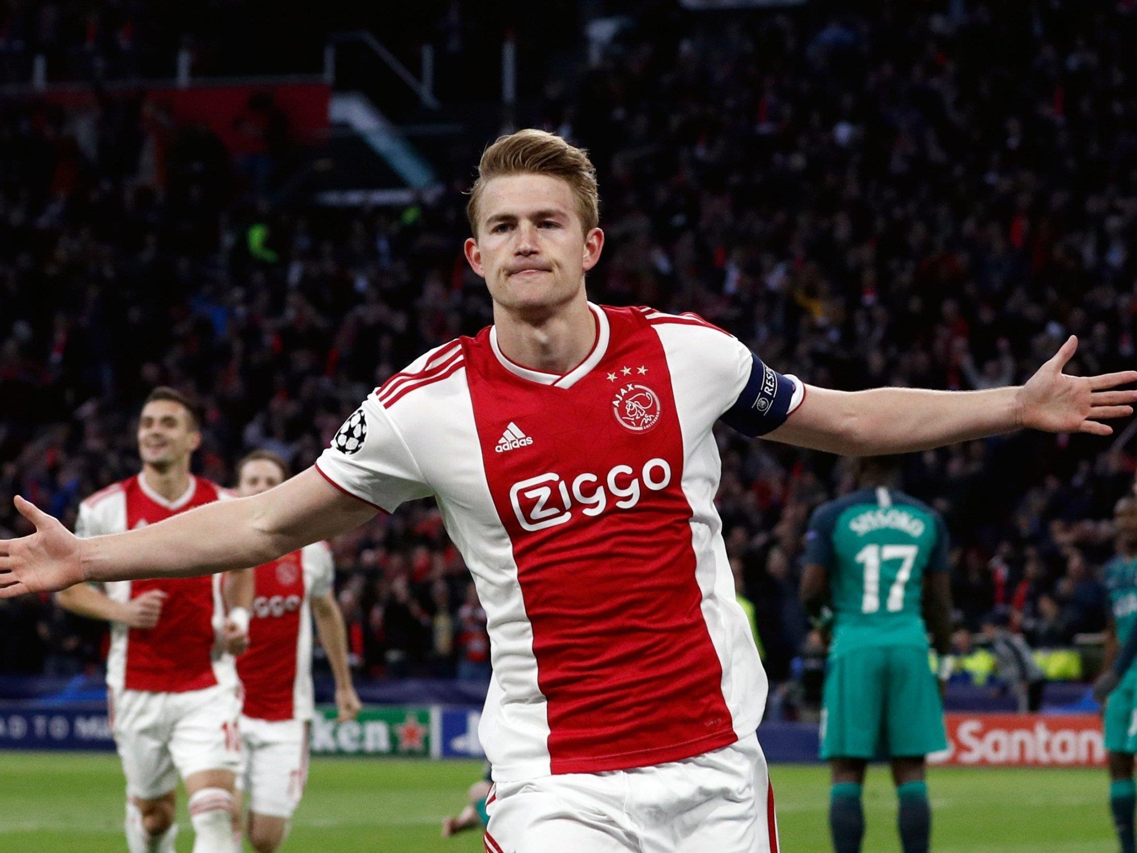 Messi dan dau doi hinh tieu bieu anh 3