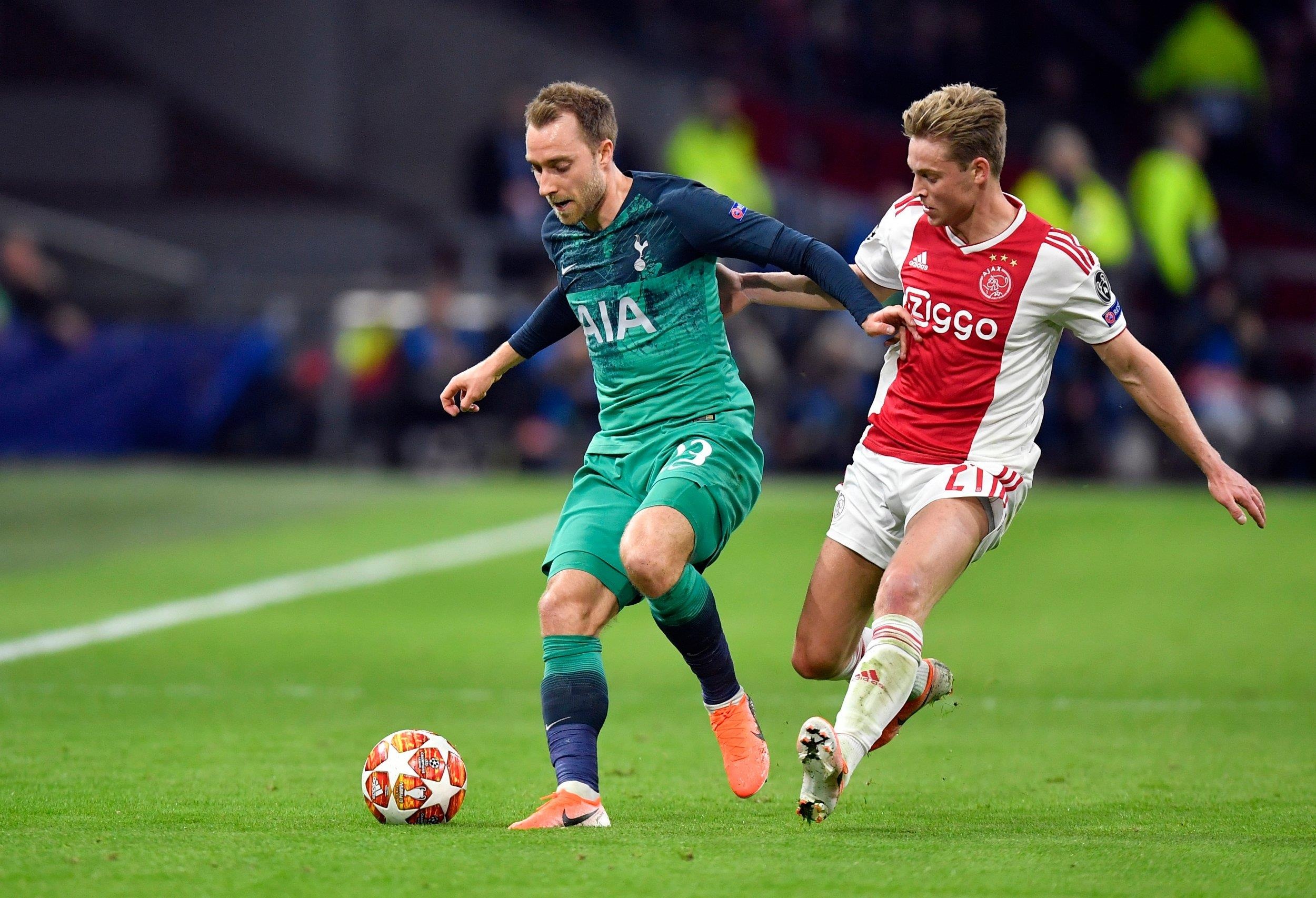 Messi dan dau doi hinh tieu bieu anh 8